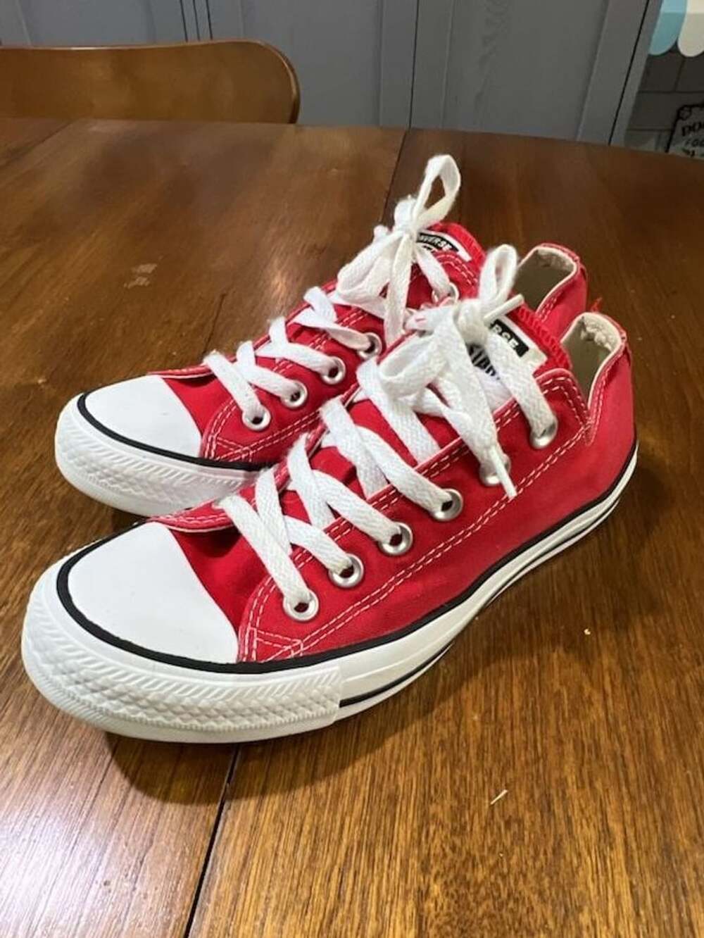 Converse Chuck Taylor All Star Low Top Size Men's 6 Women's 8 Red